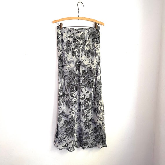 Vintage Y2K Floral Maxi Skirt. Whimsigoth Floral. Gray Lilac White Floral Maxi. Floral Maxi Skirt. Vintage 90s Y2K 2000s 00s. Cottagecore.