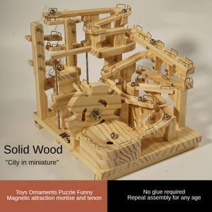 Könnte beinhalten: Ein hölzernes Murmelbahn-Set mit mehreren Bahnen, Zahnrädern und Metallkugeln. Die Wörter "Solid Wood" und "City in miniature" sind sichtbar. Der Text "Toys Ornaments Puzzle Funny Magnetic attraction mortise and tenon" ist ebenfalls sichtbar.