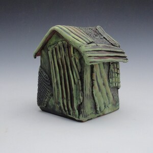 Hand crafted Ceramic Fairy Cottage Stash box, Primative house Sculpture, Textured Meditation Prayer House, Earth spirit house Bild 2