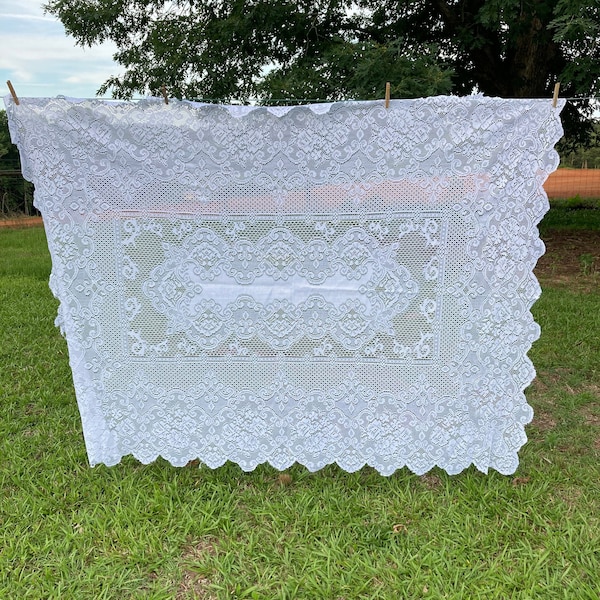 Vintage White Lace Tablecloth Cutter Lace Table Cloth Table Linens Cottage Style  48 x 80 Free Shipping misshettie