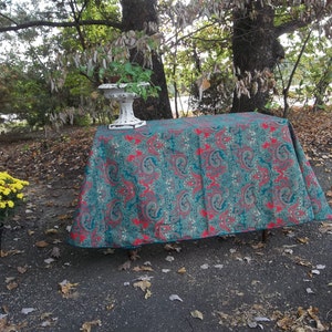 Vintage Christmas Oval Tablecloth - Red Green Gold Paisley 60 x 84