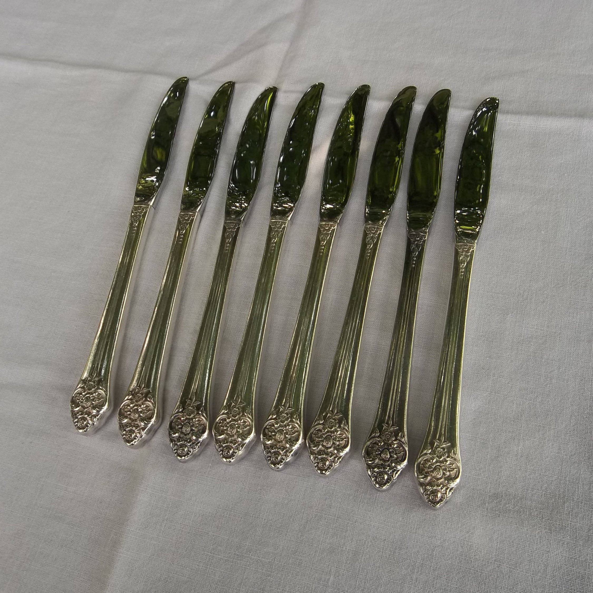 8 Silver Plate Knives PLANTATION Vintage Silverplate Flatware Dinner