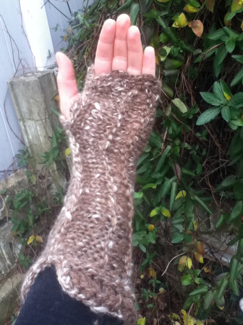 Driving Sideways fingerless gloves PDF Knitting Pattern US 10.5/6.5 mm image 2