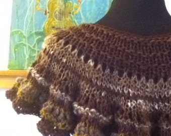 The Diva Capelet - PDF Knitting Pattern for handspun yarn - US 10/11 (8 mm)