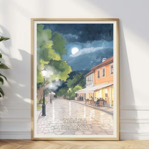 Affiche Tirana Albanie, oeuvre d'art murale scène de rue nocturne, décoration de paysage urbain, impression urbaine au clair de lune, oeuvre d'art de voyage dans les Balkans, déco de bureau de salon