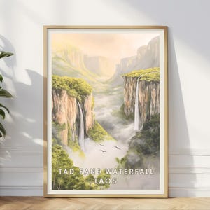 Tad Fane Wasserfall Poster, Laos Dschungel Landschaft Wandkunst, Südostasien Natur Druck, Misty Mountain Dekor, Backpacker Reiseliebhaber Zuhause