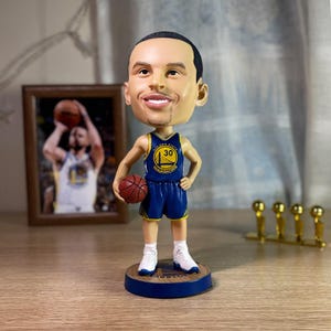 Stephen Curry Golden State Warriors NBA Bobblehead – Shakeable Head, Premium Resin Figure, Basketball Gift for Fans