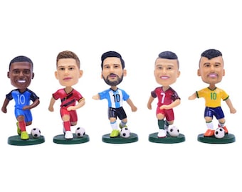 Kiwająca głowa piłkarza FIFA World Cup • Messi, Ronaldo, Neymar, Mbappé, De Bruyne • 13 cm, potrząsana głowa, figurka z żywicy premium • Prezent dla niego