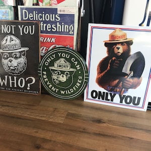 Smokey Bear Tin Sign BUNDLE Solo tu puoi prevenire gli incendi boschivi Regali per baby shower Decorazione da parete per la cameretta dei bambini Animali della foresta Vintage USA