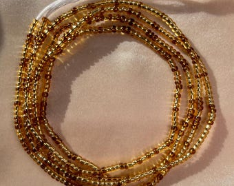 Bruine suiker: bruine en gouden taillekralen met gesp of traditionele handgemaakte kralenketting met kralen