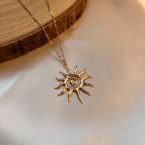 Collar Sol Espiral - Acero inoxidable chapado en oro de 18 quilates - Vitalidad y renovación