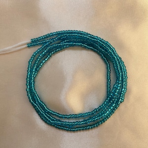 Perles bleues célestes à la taille avec fermoir ou chaîne de ventre traditionnelle faite main à nouer