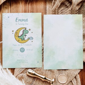 Invito di compleanno personalizzato a tema dinosauro / Biglietto di compleanno carino modificabile / Modello di invito fai da te per l'anniversario dei bambini della luna / Download digitale Canva