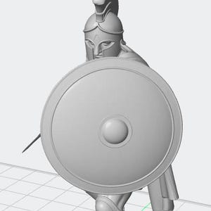 K&ouml;nnte beinhalten: Graue Figur eines spartanischen Kriegers, der einen runden Schild und einen Speer h&auml;lt. Der Krieger tr&auml;gt einen Helm und eine R&uuml;stung. Die Figur ist vor einem schlichten Hintergrund platziert.