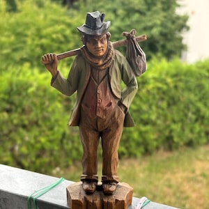 Wanderer Figurine – Faux Wood Carving Made of Composite Stone. Collectible Home Decor