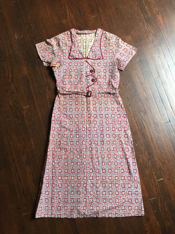 1930s Feedsack Cotton Print Dress w Bakelite Butto