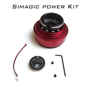 Può includere: Un kit di alimentazione SIMAGIC rosso con un'unità di alimentazione nera e argentata, una piccola scheda del circuito con fili, una chiave a brugola nera e tre piccole viti nere.