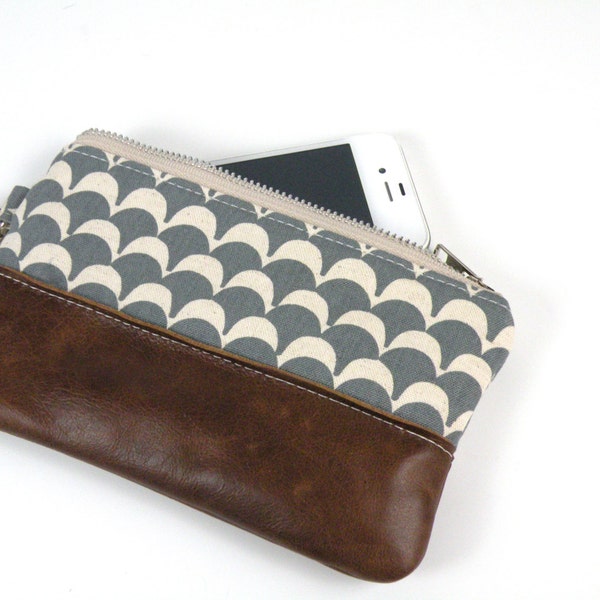 Grey Scallops Wristlet with Leather