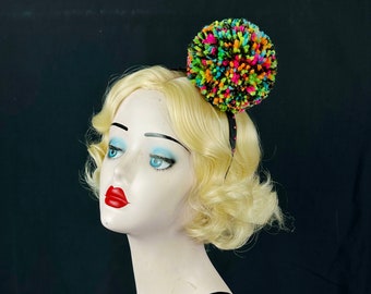 Bandeau à pompons, casque de clown, accessoire photo, costume d'Halloween, cirque vintage, accessoire pour cheveux, multicolore vif avec cristaux roses