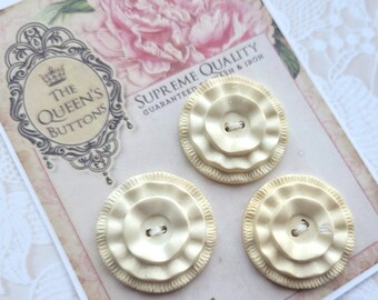 3 Creamy Flower Vintage Buttons 1-1/16 Inch 28mm
