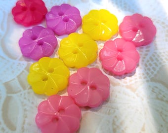 10 Flower Buttons Red Yellow Pink Purple 1/2 Inch 13mm Novelty Buttons