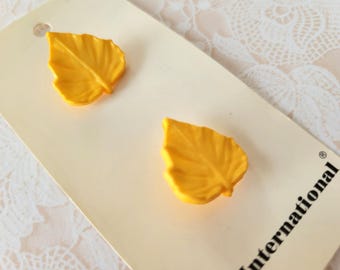 2 Yellow Leaf Novelty Buttons 3/4 Inch 17mm JHB International