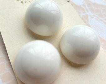 3 White Half Ball Buttons 7/8 Inch 20mm La Mode Button Card