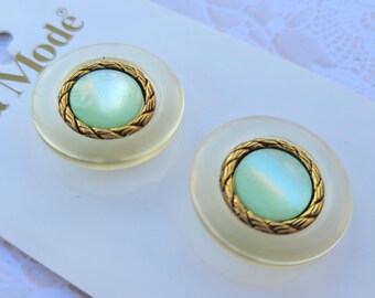 2 Light Green Fancy Buttons 7/8 Inch 21mm La Mode