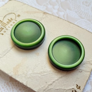 2 Green Vintage Shank Buttons 13/16 Inch 22mm La Mode Button Card