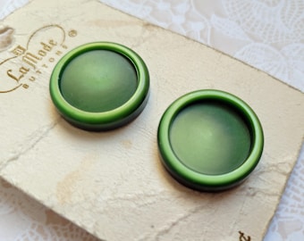 2 Green Vintage Shank Buttons 13/16 Inch 22mm La Mode Button Card