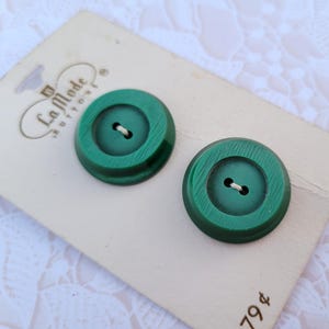 2 Green Vintage Buttons 7/8 Inch 22mm La Mode Button Card