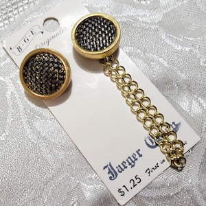 Vintage Gold Jaeger Clasp BGE Button Card 13/16 Inch