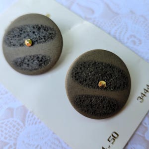 2 Olive Green Vintage Shank Buttons 1 Inch 25mm La Mode Button Card