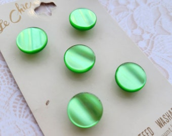 5 Green Vintage Shank Buttons 7/16 Inch 11mm Le Chic Button Card