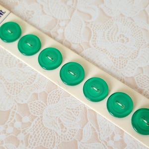 7 Green Vintage Buttons 9/16 Inch 14mm Slimline