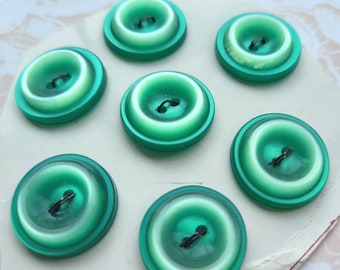 7 Green Vintage Buttons 11/16 Inch 19mm