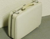 Vintage luggage - suitcase - american tourister - white - traincase
