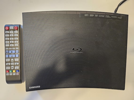 Samsung BD-J5700 Blu Ray Player W/ Built in Wifi and Remote