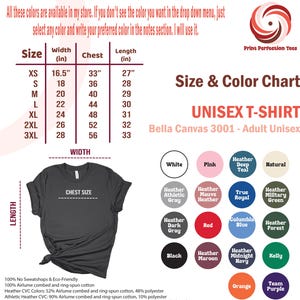 K&ouml;nnte beinhalten: Unisex-T-Shirt Gr&ouml;&szlig;entabelle mit Ma&szlig;en in Zoll. Die Tabelle zeigt die Breite, L&auml;nge und Brustweite f&uuml;r die Gr&ouml;&szlig;en XS bis 3XL. Eine Farbtabelle zeigt 18 verschiedene Farben f&uuml;r das T-Shirt, darunter Wei&szlig;, Rosa, Heather Athletic Grey, Heather Mauve Heather, True Royal, Heather Military Green, Heather Dark Grey, Rot, Columbia Blue, Heather Forest, Schwarz, Heather Maroon, Heather Midnight Navy, Kelly, Orange und Team Purple.