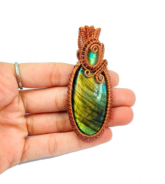 Ciondolo Labradorite Rame Avvolto A Mano Ciondolo In Rame Con Labradorite E Pietra Luna: Gioiello Artigianale Avvolto A Filo Ciondolo Rame Labradorite Ciondolo Labradorite Rame Avvolto A Mano Ciondolo In Rame Con Labradorite E Pietra Luna: Gioiello Artigianale Avvolto A Filo Ciondolo Rame Labradorite