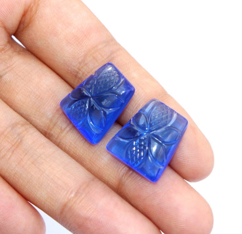 Select Drill Hole CQ26 Carved Gemstone 2 Pcs 17x15mm Tanzanite Blue Quartz Hand Carved Leaves Tapered Briolettes DIY Jewelry Making