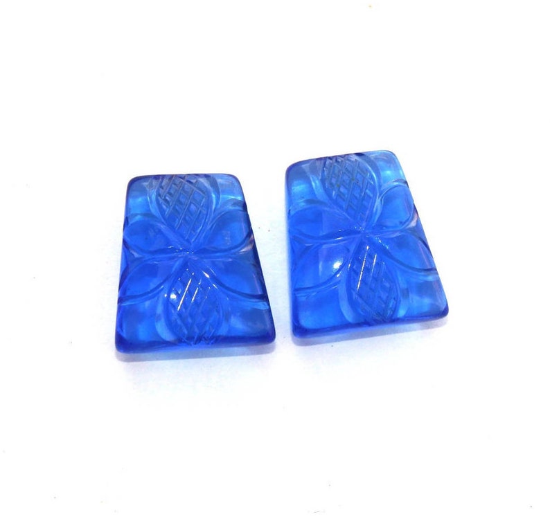 Select Drill Hole CQ26 Carved Gemstone 2 Pcs 17x15mm Tanzanite Blue Quartz Hand Carved Leaves Tapered Briolettes DIY Jewelry Making