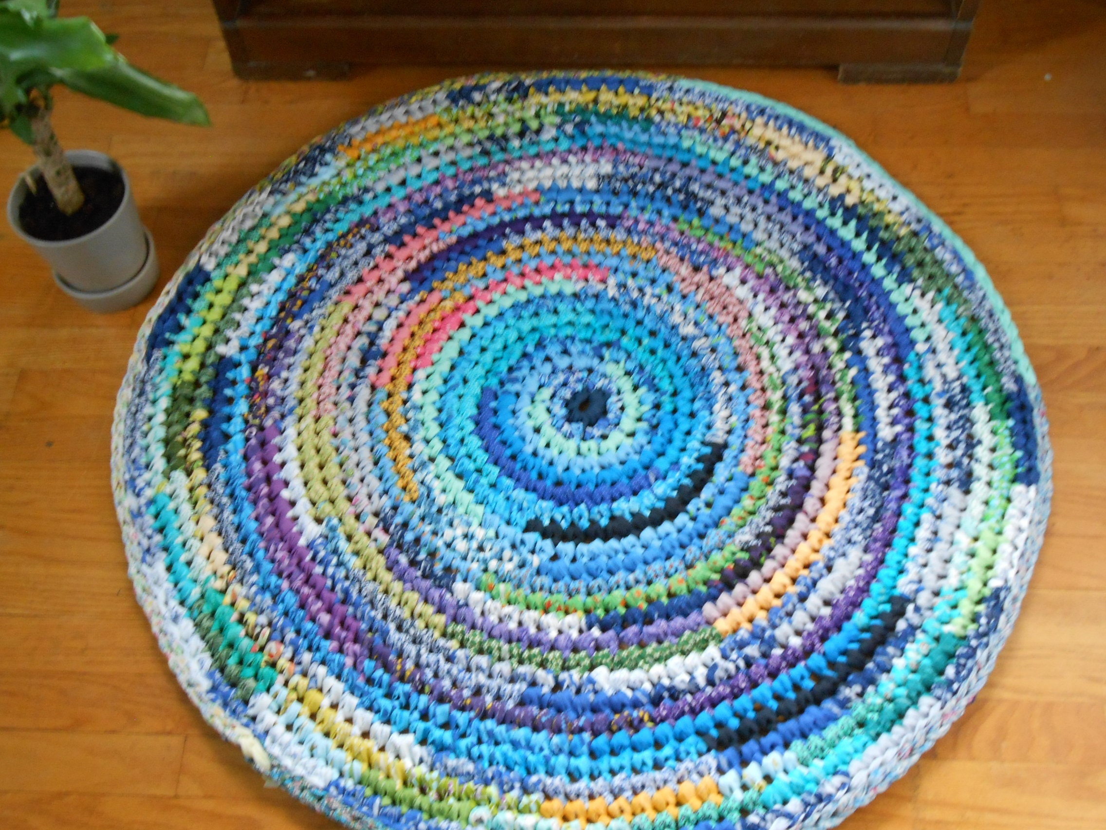 Round Rag Rug, Circle Rug , Crocheted Throw Rug, Multi-color, Blues ...