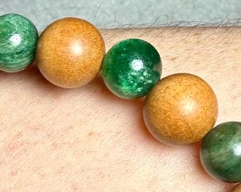 Golden-Flecked Emerald Sandalwood Bracelet (10mm)