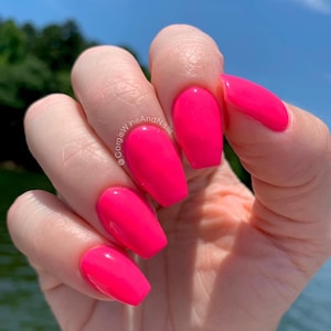 Dp.79 Shocking Pink Glow Dip Powder For Nails | Glow in the Dark nail dip | dip nail kit | acrylics | dip nail, nail dipping powder, acrylic