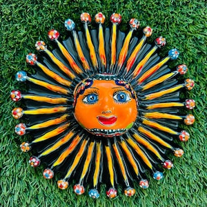 Decorazione da parete per la casa e il giardino in stile Talavera, modello Sun Skinny Small