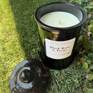 Sandalwood and Shea Scented candle|Artisanal|Hand poured|Gift Item|Large candle|soy blend|Gifts for him/her|housewarming Gifts|19oz homemade