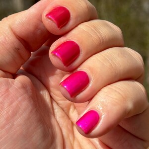 Dressed To Krill Nail Polish by KBShimmer Bild 4