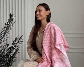 Pink Cotton Throw Blanket – Peach Zigzag Sofa Decor, Soft Lightweight Bed Throw, Cozy Gift, Modern Home Accent, 55x79 inches