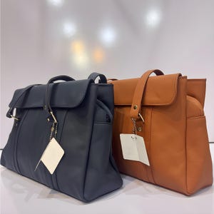 Handgefertigte Umhängetasche aus Leder: Minimalistische Handtasche für jeden Tag